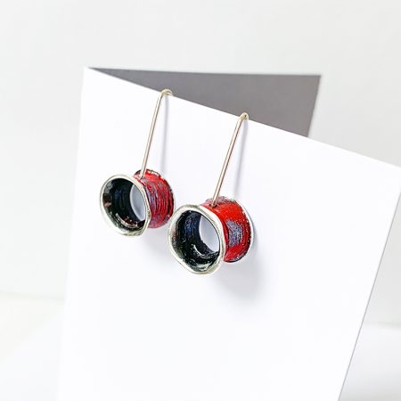 Pendientes Plata Orfega Ígneo colección Vulcano con gancho color Rojo en detalle