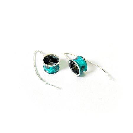 Pendientes Plata Orfega Ígneo colección Vulcano con gancho color turquesa en detalle