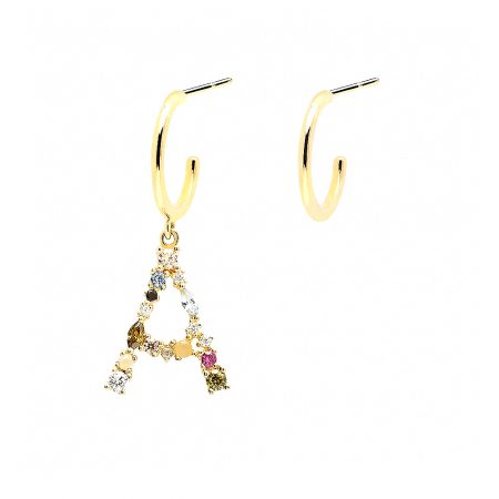 Pendientes de aro asimetricos con una letra de plata bañado en oro 18k P de Paola A
