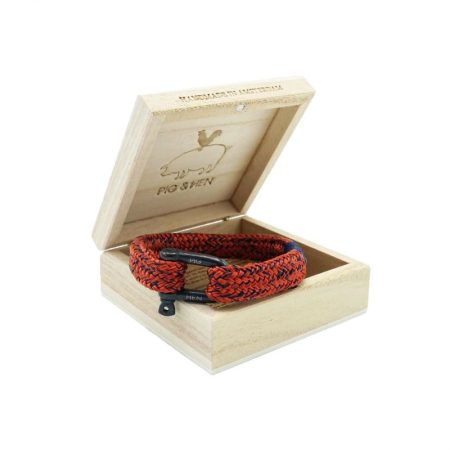 pulsera hombre pig and hen Gorgeous George con correa Rojo coral y azul marino con cierre de gancho negro en caja
