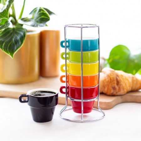 torre de tazas de café multicolor Pylones