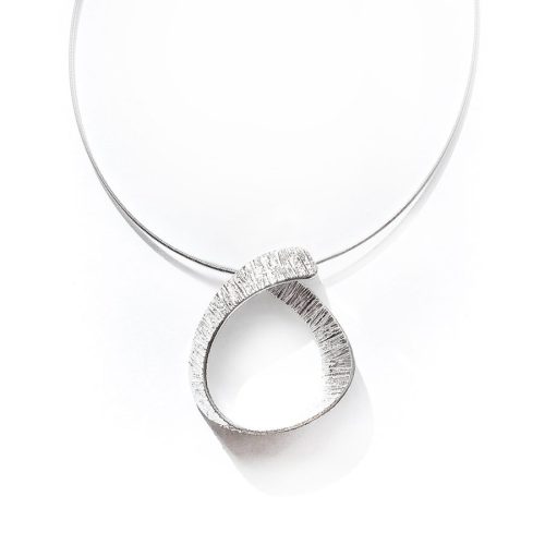 Colgante en plata de ley de diseño Orfega colección Senia Mediano